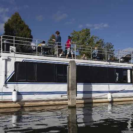 Bluebird House-Boat Hotell East Molesey Exteriör bild