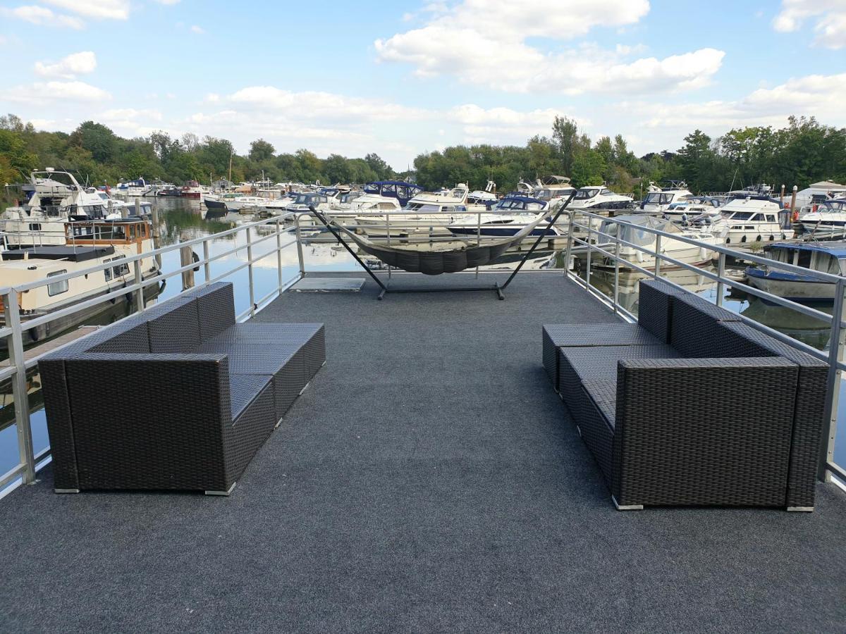 Bluebird House-Boat Hotell East Molesey Exteriör bild